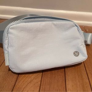 Lululemon everywhere belt bag
